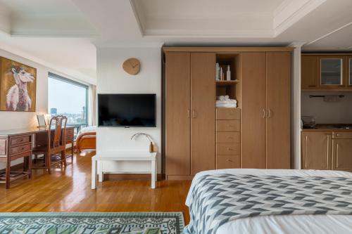 Superior Family Room image 4