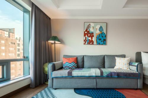 Superior Family Room image 8