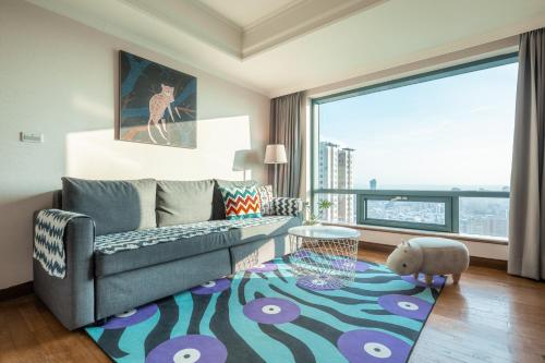 Superior Family Room image 7