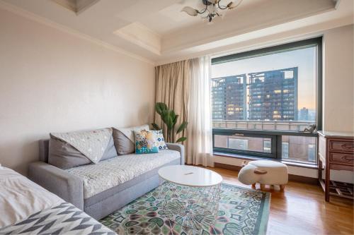 Superior Family Room image 10
