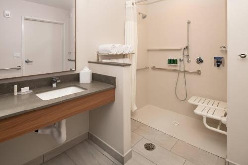 Fairfield Inn & Suites by Marriott Wenatchee - image 5