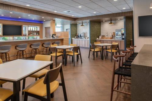Fairfield Inn & Suites by Marriott Wenatchee - image 8