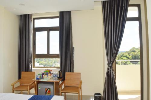Family Room with Mountain View image 9