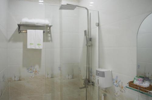 Deluxe Double Room image 5