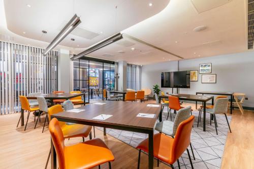 Hampton by Hilton London Park Royal - image 5