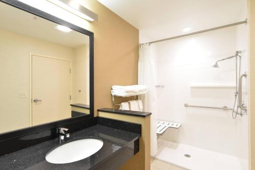 Fairfield Inn & Suites by Marriott Eau Claire/Chippewa Falls - image 11