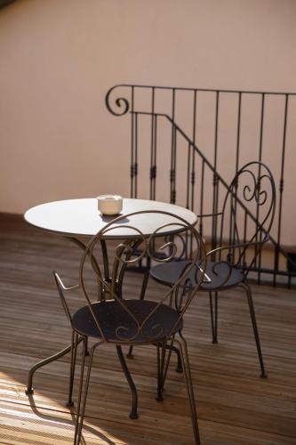 Erkély/terasz, Maison Roucas - Restaurant et chambres d'hôtes (Maison Roucas - Restaurant et chambres d'hotes) in Solerieux (Rhone-Alpes)