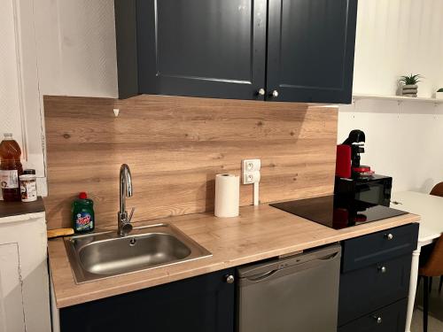 Cocina, La bulle Arrageoise - Grand place - Spacieux - Lumineux - Lit King Size - Wifi - Parking public in City Center