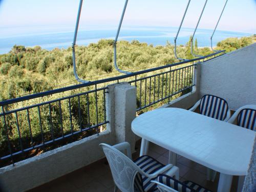 Ferouli Residence in Riza