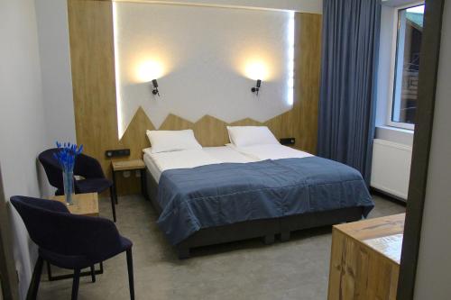 2 twin beds