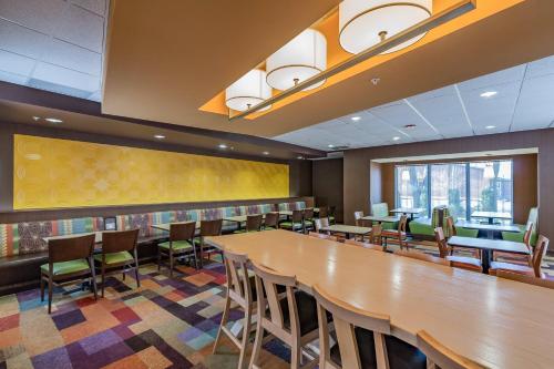 Fairfield Inn & Suites by Marriott Elkhart - image 8