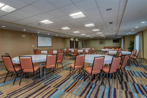 Fairfield Inn & Suites by Marriott Elkhart - image 12