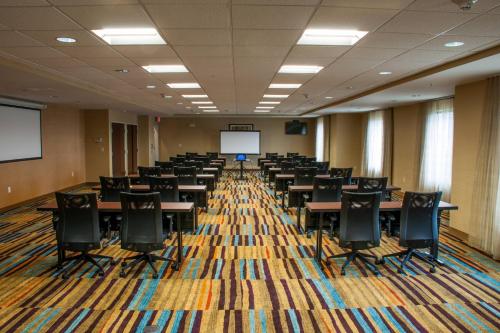 Fairfield Inn & Suites by Marriott Elkhart - image 10