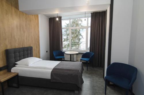 3 twin beds