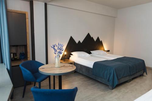 3 twin beds