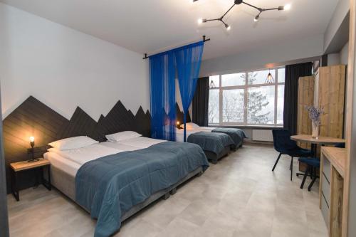 2 king beds