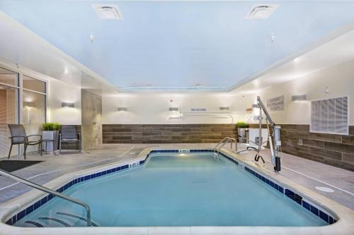 Fairfield Inn & Suites Savannah SW/Richmond Hill - image 11