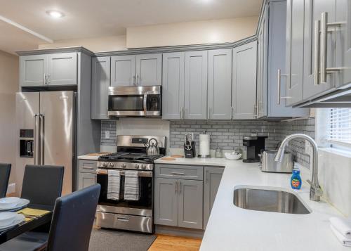 233-1 4BR Boston - Cozy Apt near MBTA Station detail