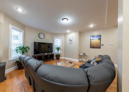 4BR Boston Apt - Pet Friendly & Free Parking, near MBTA Station 2331, Boston (fotografie 3)