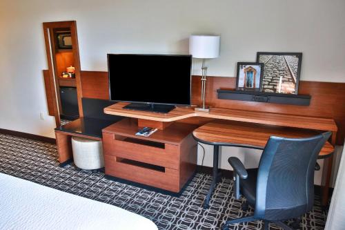 Fairfield Inn & Suites by Marriott Savannah Midtown - image 6