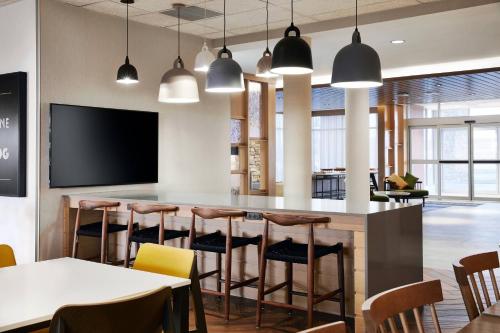 Fairfield Inn & Suites Sheboygan - image 2