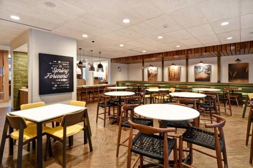 Fairfield Inn & Suites by Marriott Plymouth - image 10