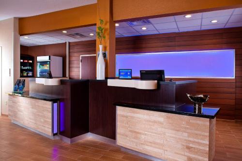 Fairfield Inn & Suites Houston Hobby Airport - image 9