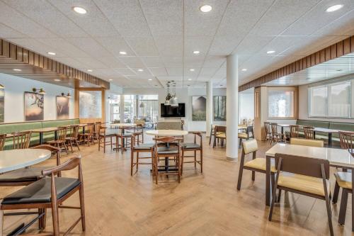 Fairfield Inn & Suites Whitewater - image 14