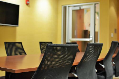 Fairfield Inn & Suites by Marriott Omaha Northwest - image 4