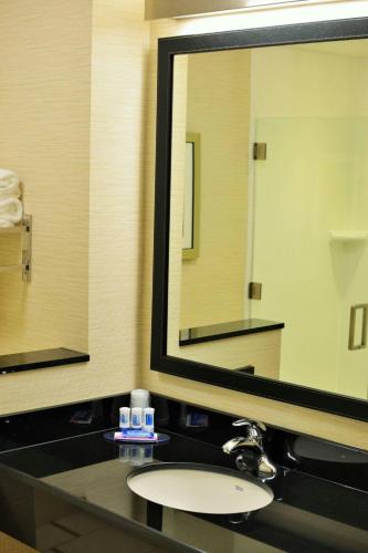 Fairfield Inn & Suites by Marriott Omaha Northwest - image 4