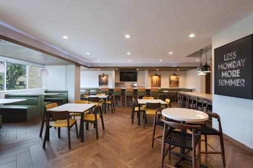 Fairfield Inn & Suites by Marriott Houston Missouri City - image 7