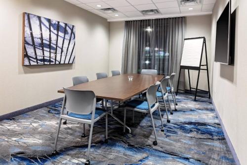 Fairfield Inn & Suites Port Clinton Waterfront - image 9