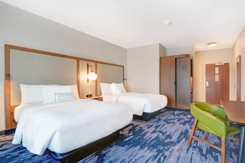 Queen Room with Two Queen Beds and Adapted Tub - Mobility Accessible