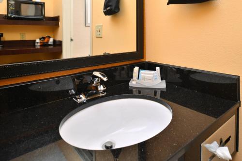 Fairfield Inn & Suites by Marriott Helena - image 6