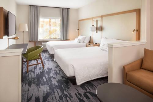 Queen Room with Sofa Bed and Tub - Mobility Accessible