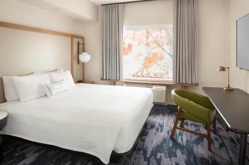 Executive King Studio Room with Sofa Bed and Roll-In Shower - Mobility Accessible