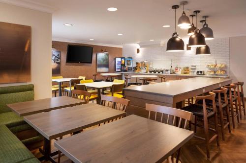 Restaurante, Fairfield by Marriott Inn & Suites Napa American Canyon in American Canyon (CA)