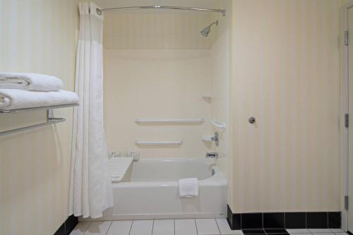 Fairfield Inn & Suites Seattle Bremerton - image 12