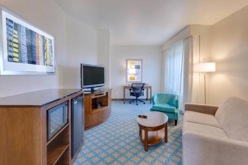 Fairfield Inn & Suites by Marriott San Francisco Airport - image 10