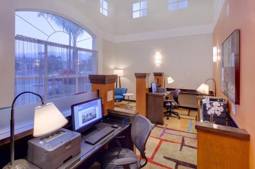 Fairfield Inn & Suites by Marriott San Francisco Airport - image 11