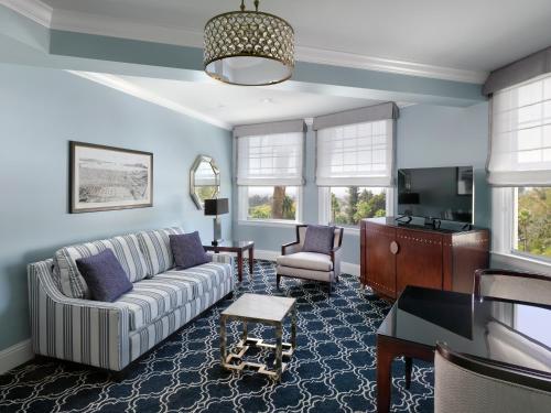 One-Bedroom Queen Suite with Sofa Bed