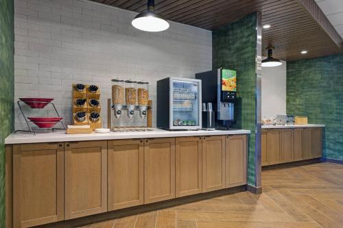 Fairfield Inn & Suites by Marriott Milwaukee Brookfield - image 10