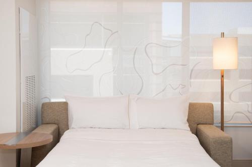 1 king bed, 1 sofa bed