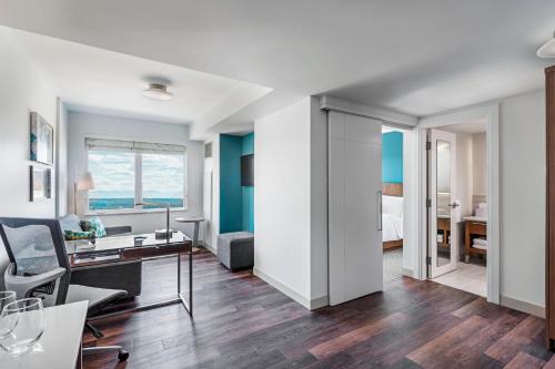 One-Bedroom King Suite