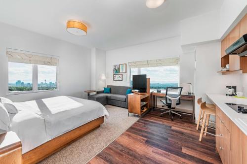 1 king bed, 1 sofa bed