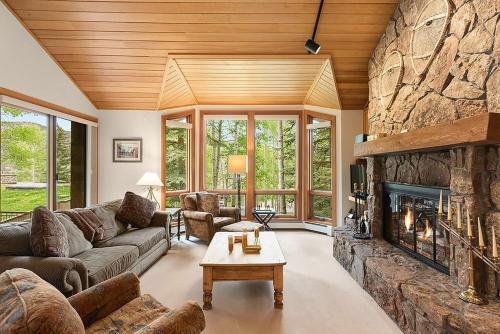 Poolside Snowmass View Townhome with Hot Tub by The Woodrun V Townhouses