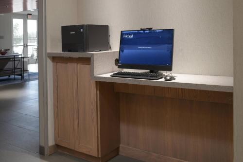 Fairfield Inn & Suites by Marriott El Dorado - image 9