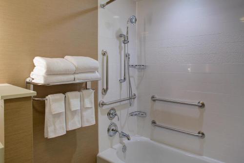 Fairfield Inn & Suites by Marriott Flagstaff East - image 10