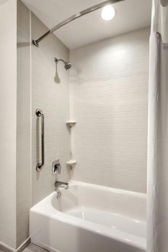 Fairfield Inn & Suites by Marriott Fort Smith - image 14