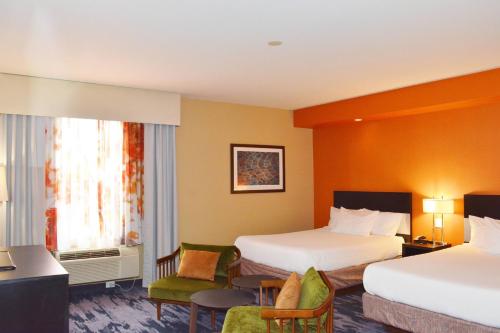 2 queen beds